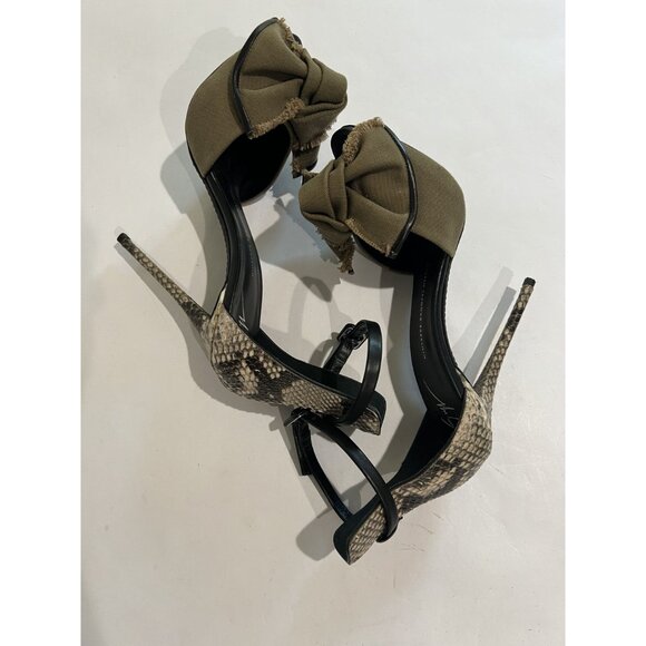 Giuseppe Zanotti Bow Detail Sandals in Khaki Beige Python - Picture 6 of 7